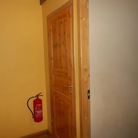 Caravan Hostel *